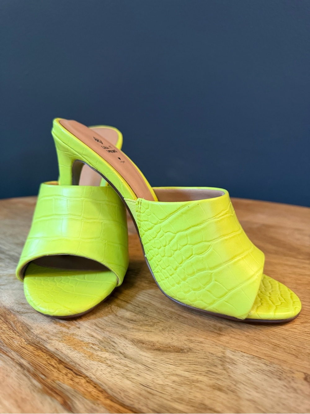 Call It Spring Neon Lime Croc-Embossed Mule Heels - Women sandal size 5. No box.